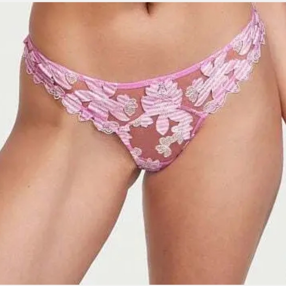 VICTORIAS SECRET VERY SEXY LUXE LINGERIE EMBROIDERED THONG